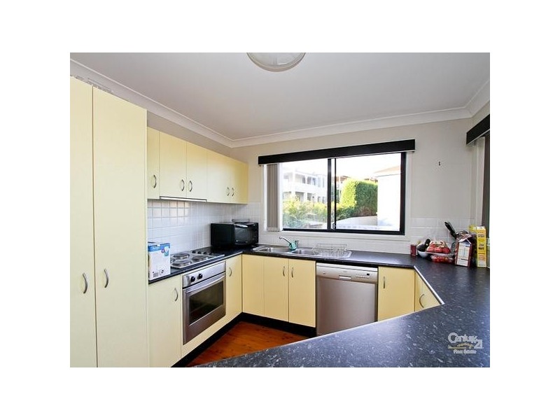 69 Geraldton Drive, Redhead NSW 2290