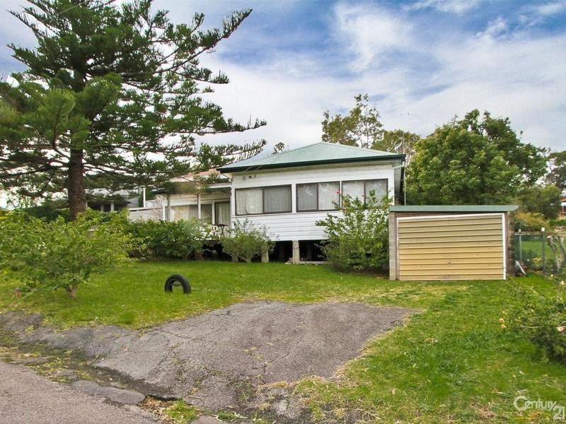 42 Pannamena Crescent, Eleebana NSW 2282