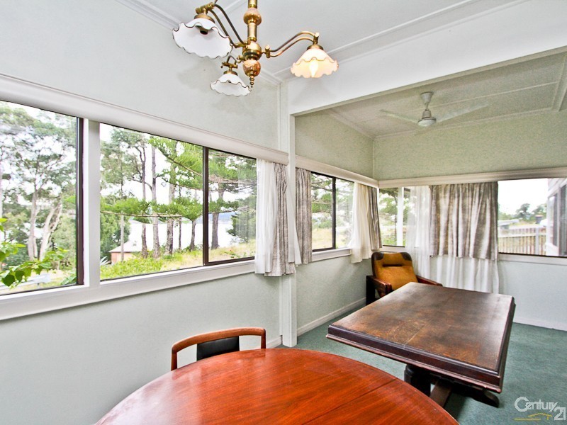 42 Pannamena Crescent, Eleebana NSW 2282