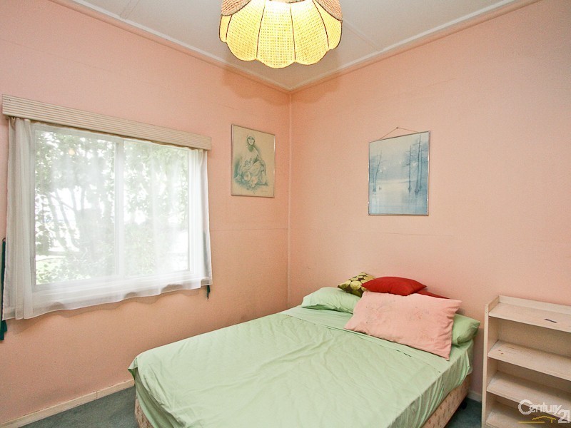 42 Pannamena Crescent, Eleebana NSW 2282