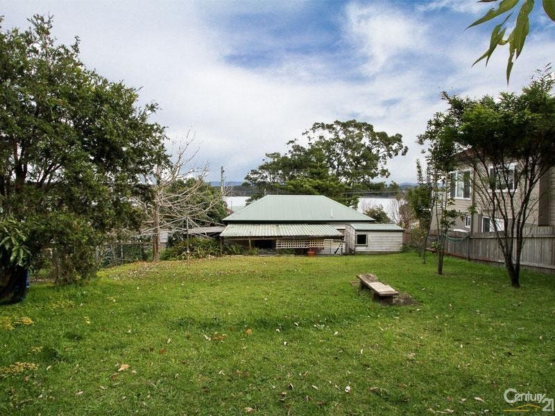 42 Pannamena Crescent, Eleebana NSW 2282