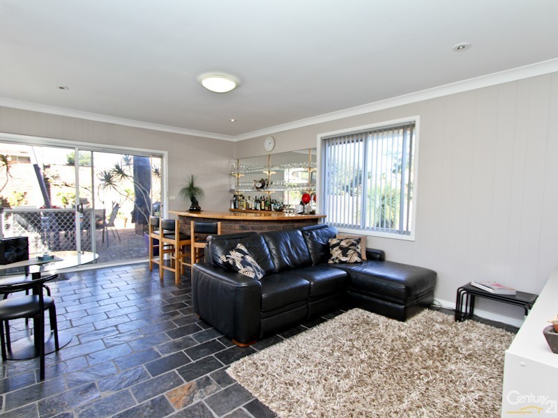 25 Williams Street, Belmont South NSW 2280