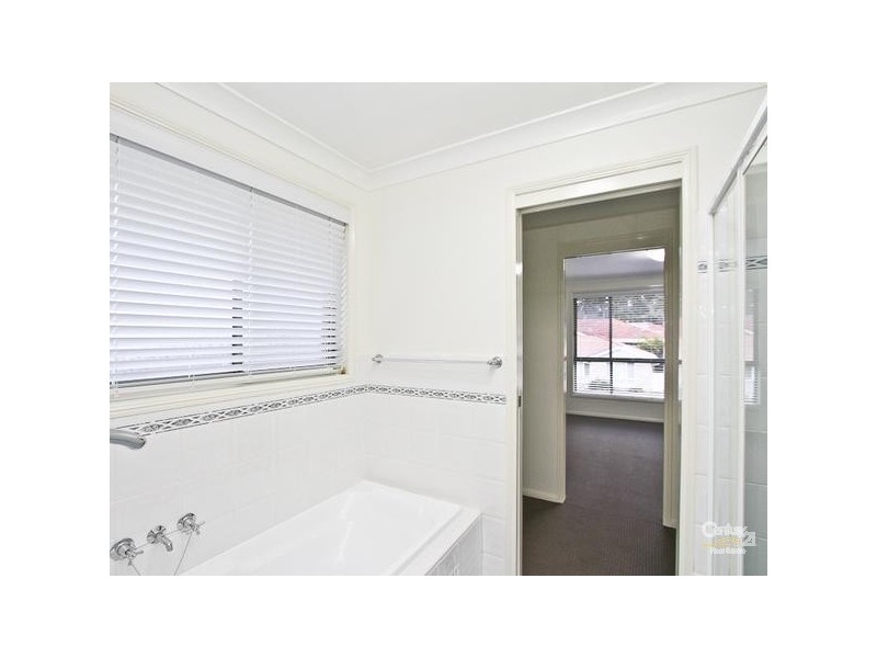 8 Matelot Close, Belmont NSW 2280