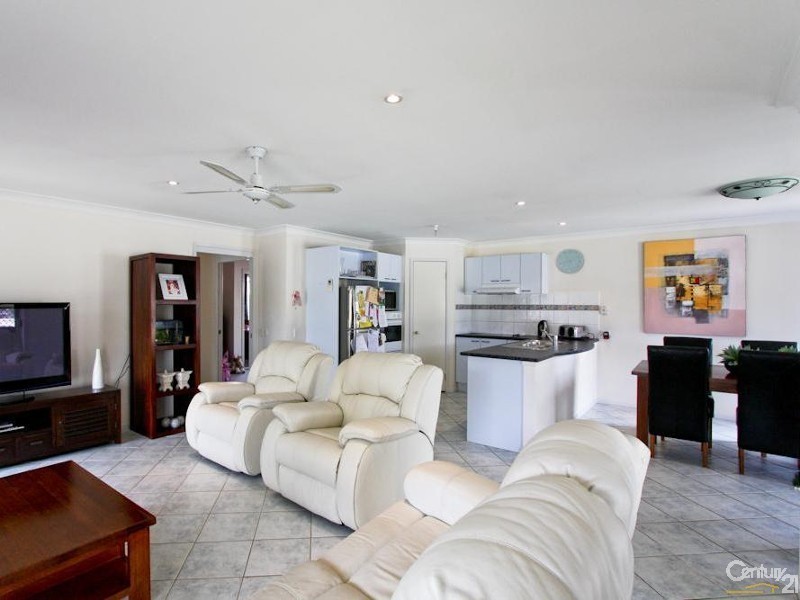 10 Nursery Grove, Mount Hutton NSW 2290