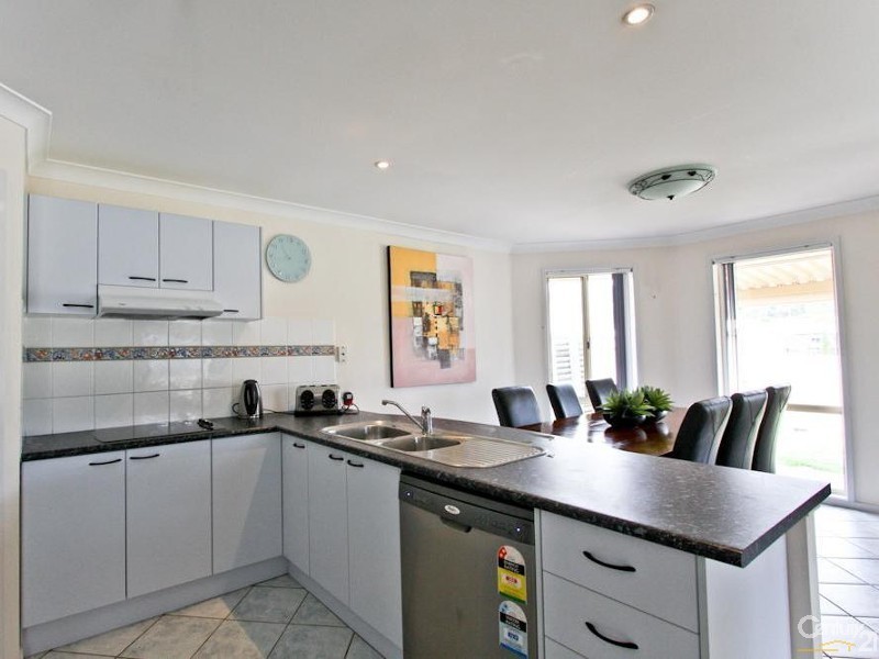 10 Nursery Grove, Mount Hutton NSW 2290