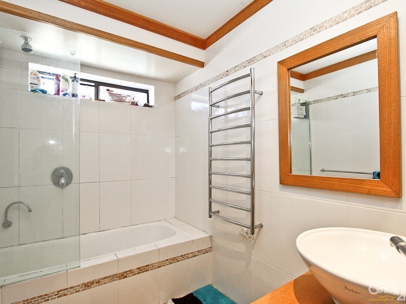 5 Eastham Close, Tingira Heights NSW 2290