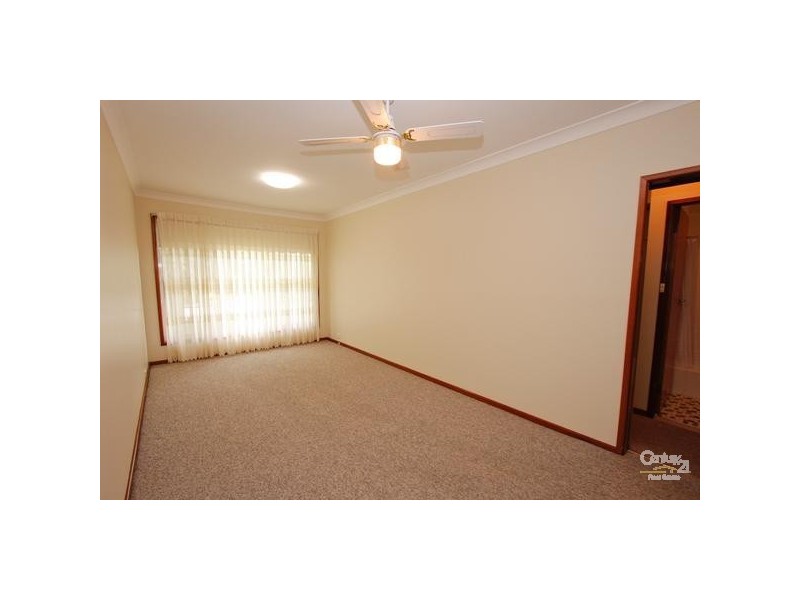 7 Berringar Rd, Valentine NSW 2280