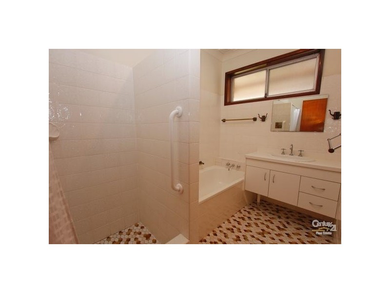 7 Berringar Rd, Valentine NSW 2280