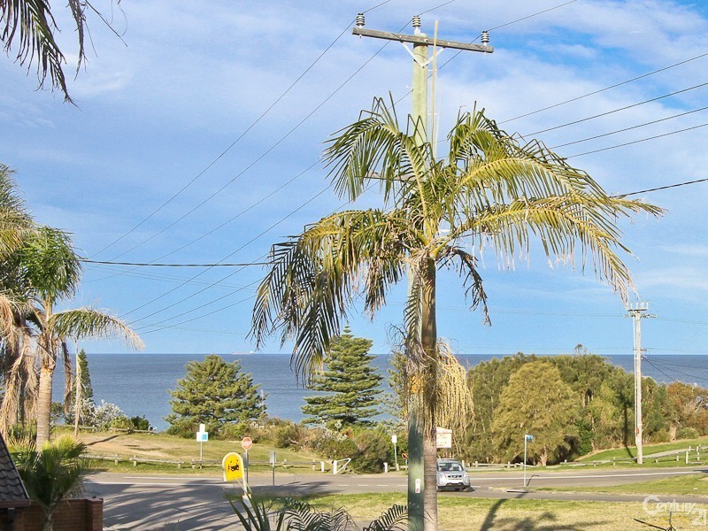 5 Park Avenue, Caves Beach NSW 2281