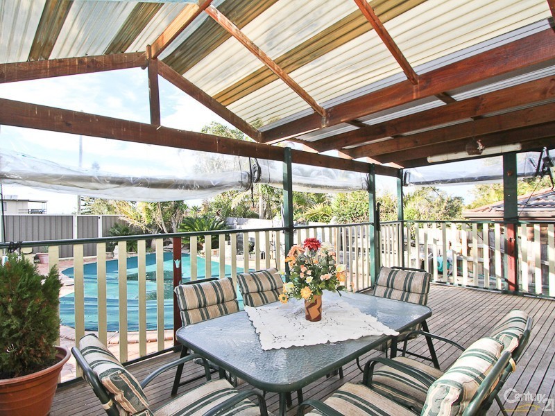 5 Park Avenue, Caves Beach NSW 2281