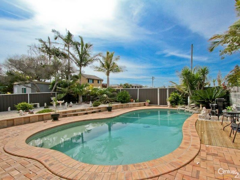 5 Park Avenue, Caves Beach NSW 2281