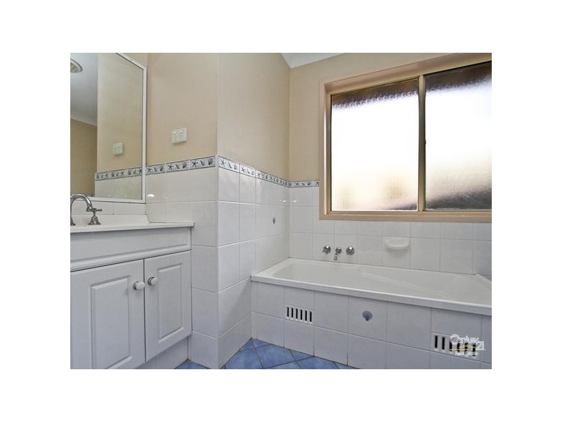 10 Canopus Close, Marmong Point NSW 2284