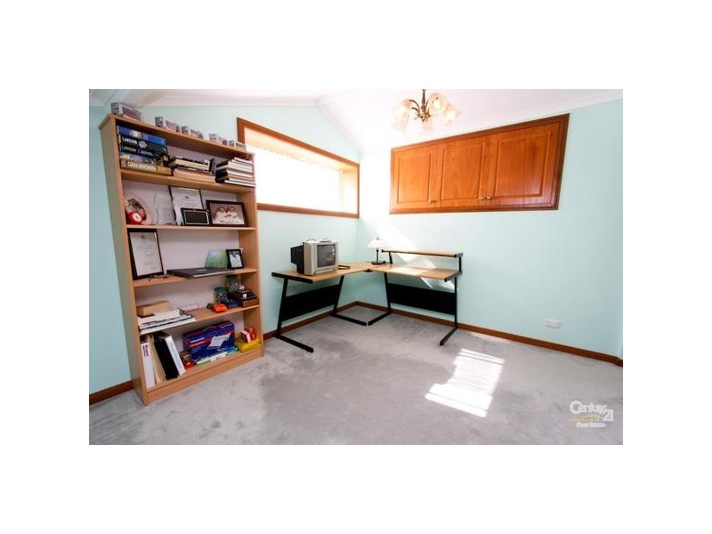 34 Allambee Plce, Valentine NSW 2280