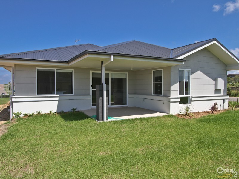 4 Village Grove, Caves Beach NSW 2281