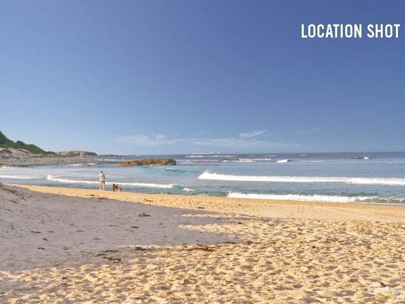 4 Village Grove, Caves Beach NSW 2281