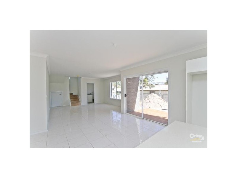 2/37 Hutchinson Street, Redhead NSW 2290