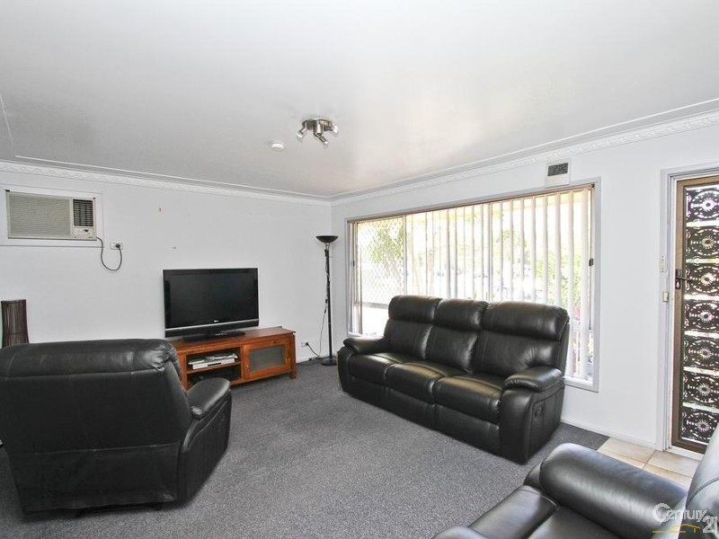 8 Spencer Street, Warners Bay NSW 2282