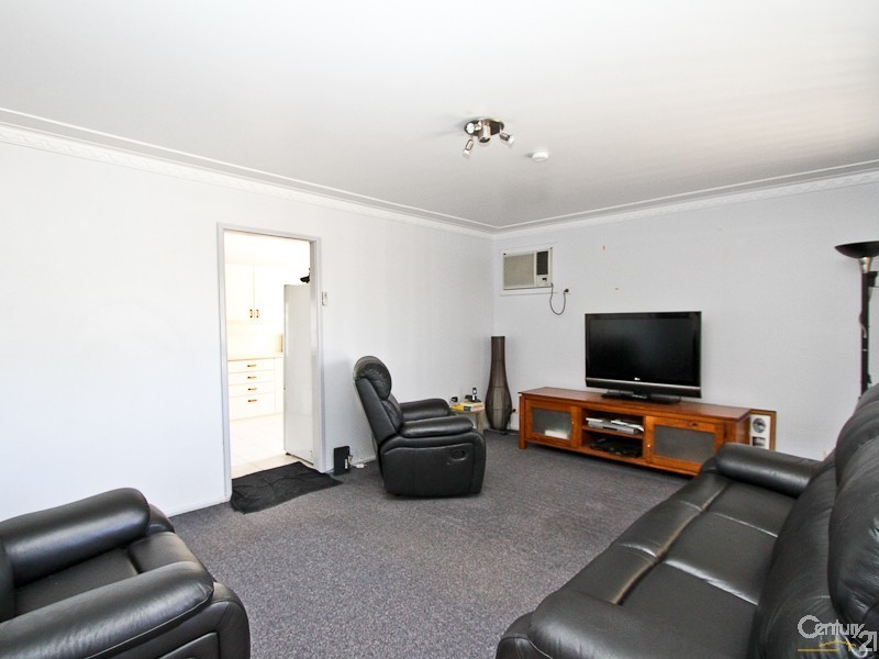 8 Spencer Street, Warners Bay NSW 2282