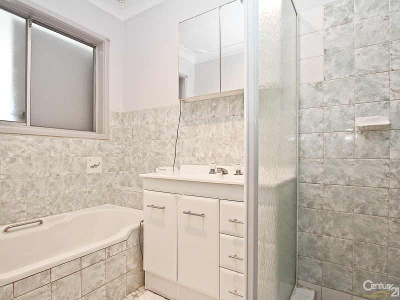 8 Spencer Street, Warners Bay NSW 2282