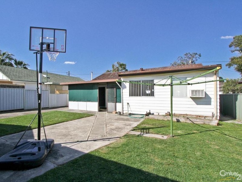 8 Spencer Street, Warners Bay NSW 2282