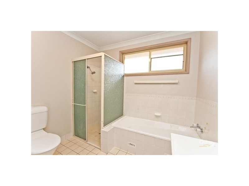 3/4 Delta Close, Eleebana NSW 2282