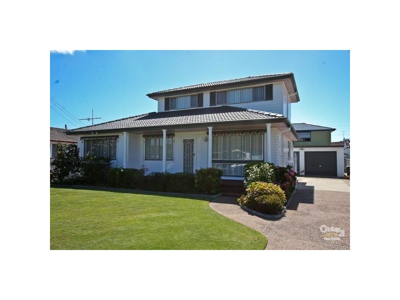 120 Macquarie Grove, Caves Beach NSW 2281