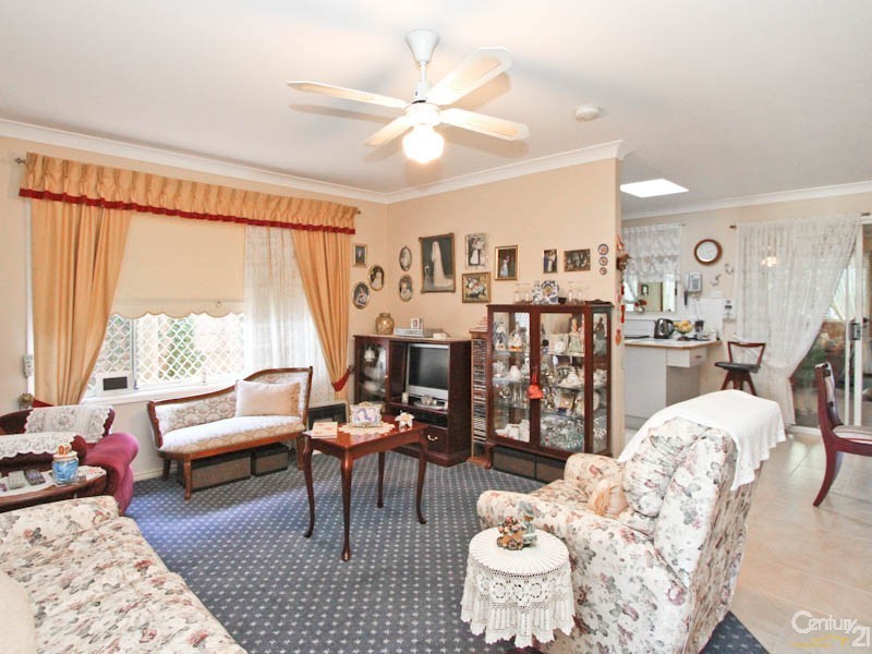 2/4 Deal Street, Mount Hutton NSW 2290