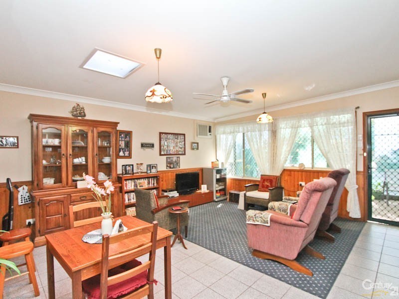 2/4 Deal Street, Mount Hutton NSW 2290