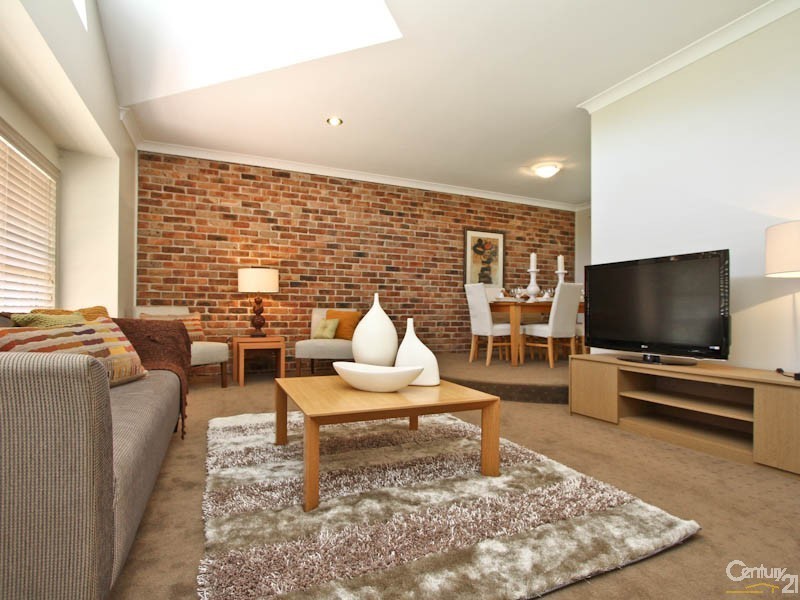 18 Trafalgar Crescent, Valentine NSW 2280