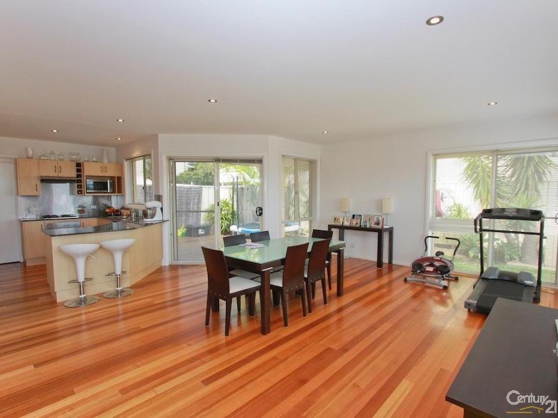 7 Seascape Drive, Redhead NSW 2290