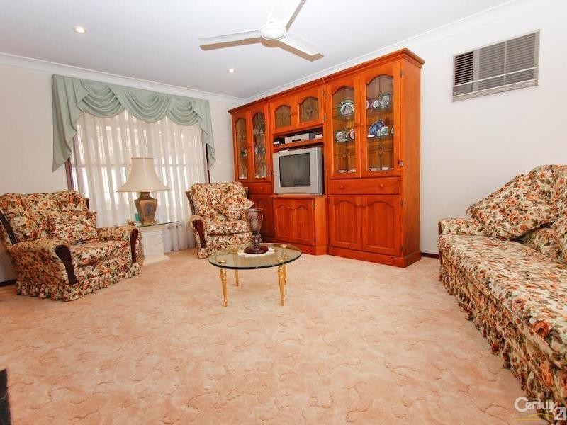 4 Trafalgar Cres, Valentine NSW 2280