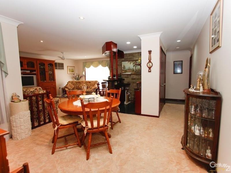 4 Trafalgar Cres, Valentine NSW 2280