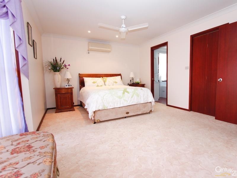 4 Trafalgar Cres, Valentine NSW 2280