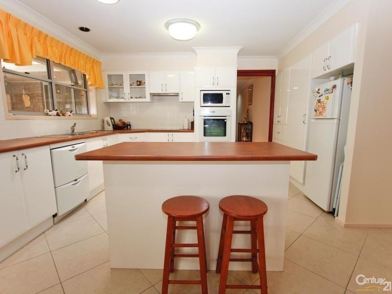 4 Trafalgar Cres, Valentine NSW 2280