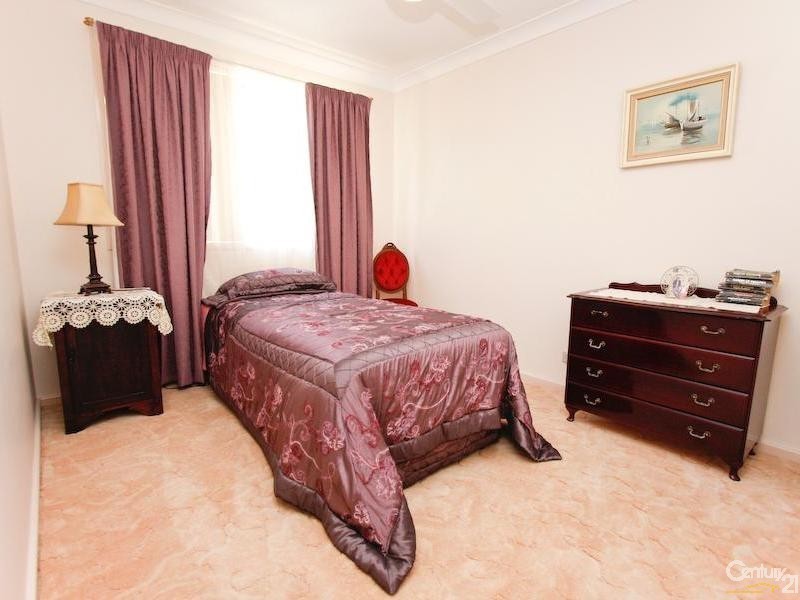 4 Trafalgar Cres, Valentine NSW 2280