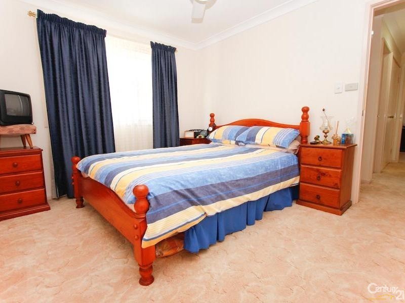 4 Trafalgar Cres, Valentine NSW 2280