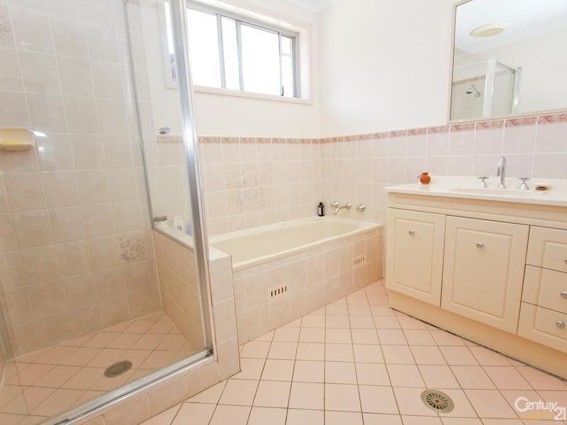 4 Trafalgar Cres, Valentine NSW 2280