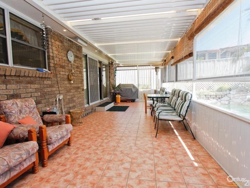 4 Trafalgar Cres, Valentine NSW 2280