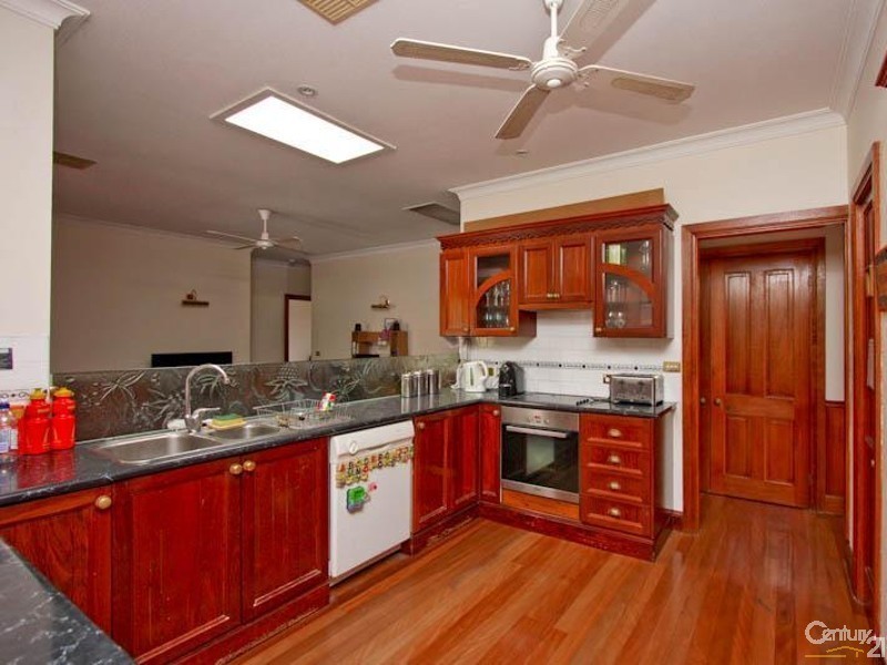 9 Boatmans Row, Eleebana NSW 2282