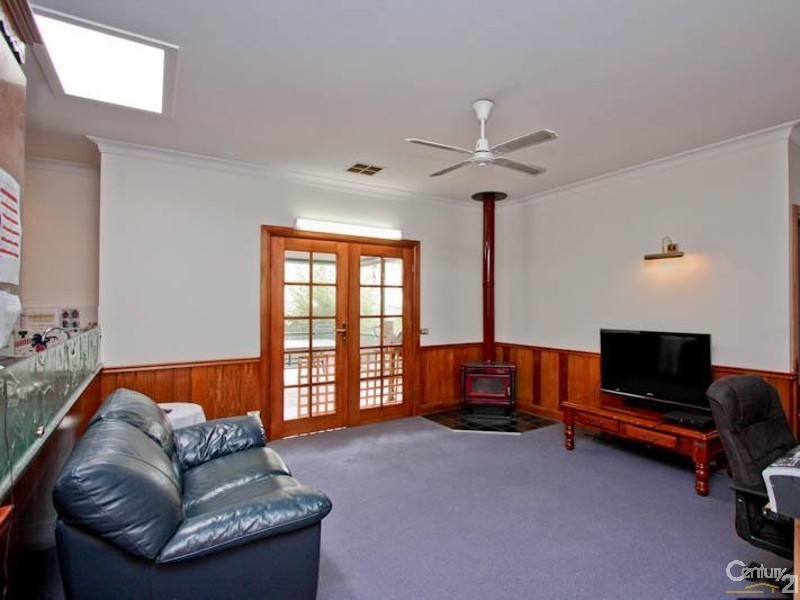 9 Boatmans Row, Eleebana NSW 2282