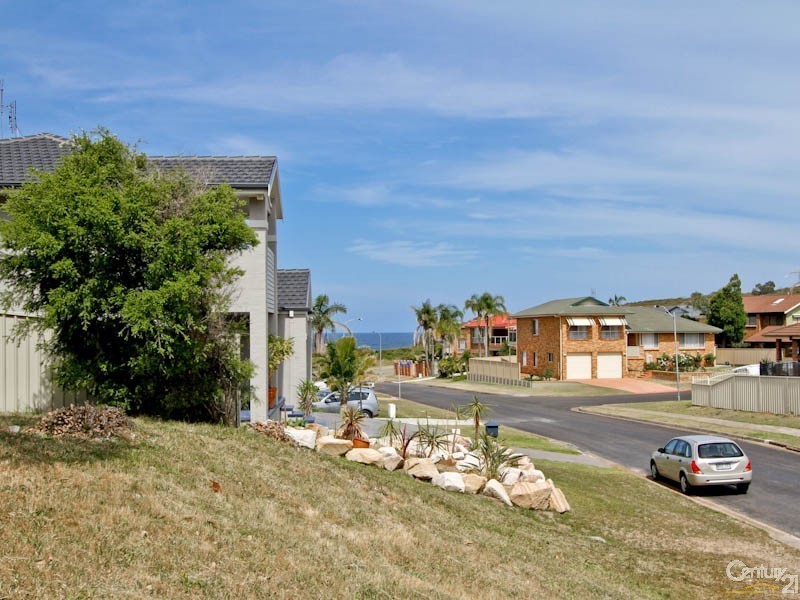 14 Copper Valley Close, Caves Beach NSW 2281