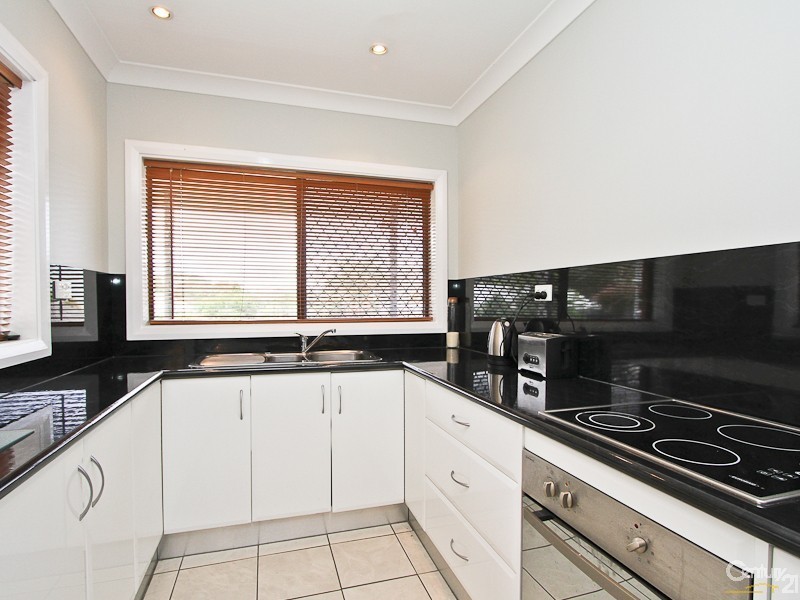 2 Eleebana Road, Eleebana NSW 2282