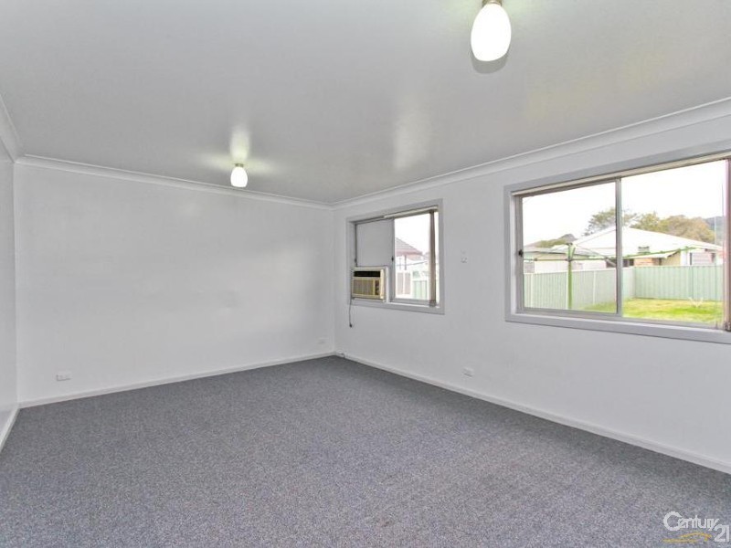 8 Spencer Street, Warners Bay NSW 2282