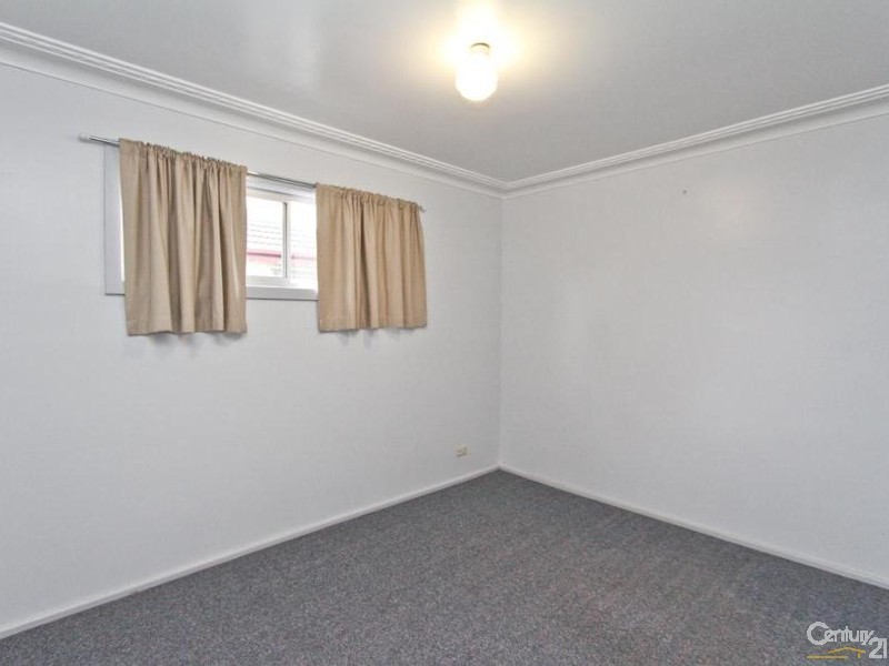 8 Spencer Street, Warners Bay NSW 2282