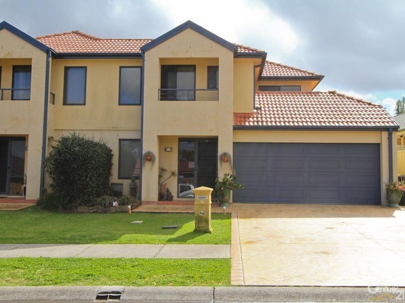 2/18 Geraldton Drive, Redhead NSW 2290