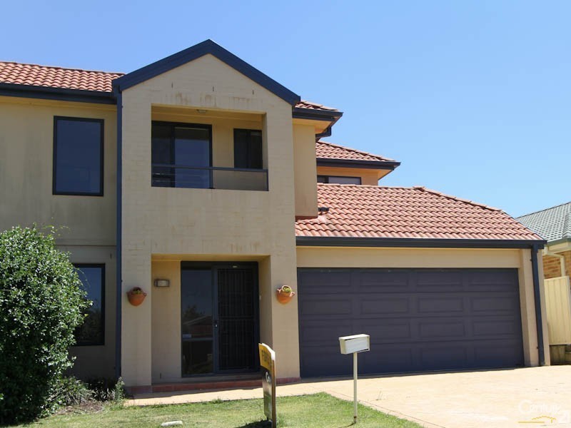 2/18 Geraldton Drive, Redhead NSW 2290