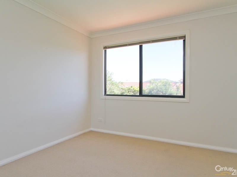 2/18 Geraldton Drive, Redhead NSW 2290