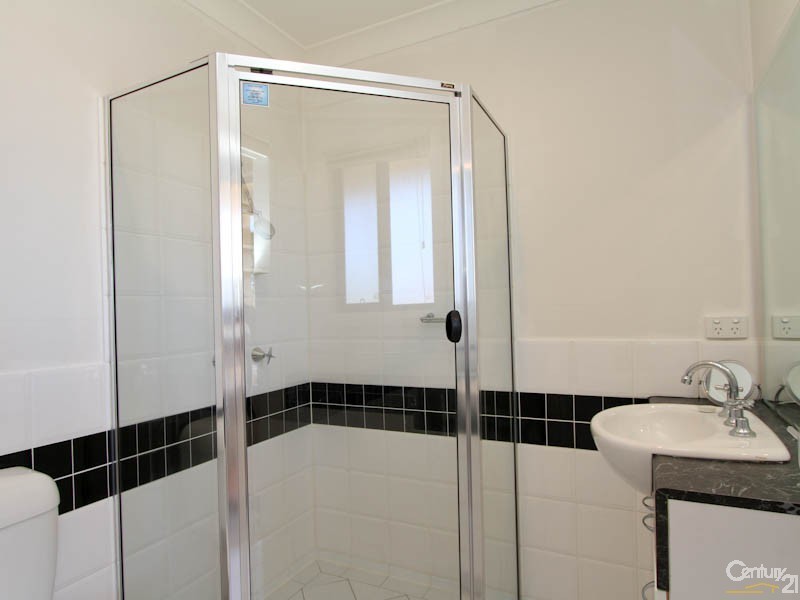 2/18 Geraldton Drive, Redhead NSW 2290