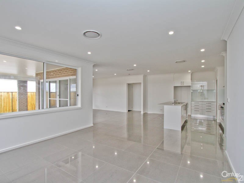 8 Seaside Circuit, Caves Beach NSW 2281