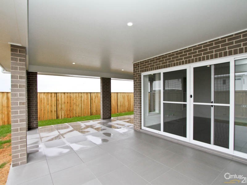 8 Seaside Circuit, Caves Beach NSW 2281